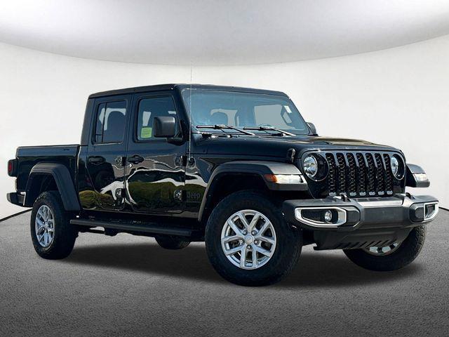 used 2023 Jeep Gladiator car, priced at $32,647