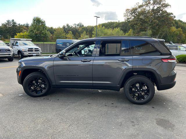 new 2025 Jeep Grand Cherokee car, priced at $45,030