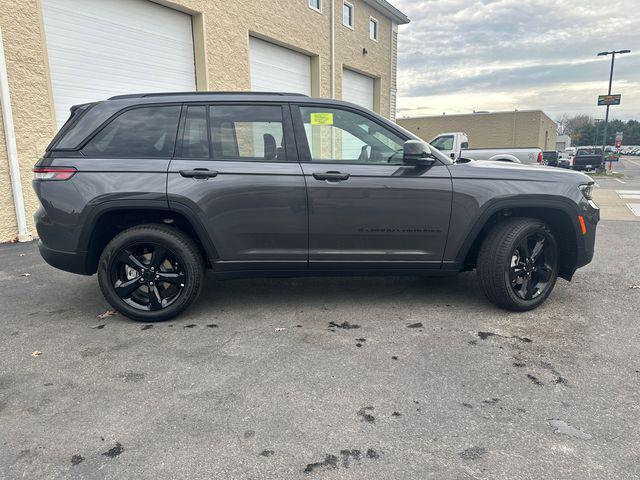 new 2025 Jeep Grand Cherokee car, priced at $52,132