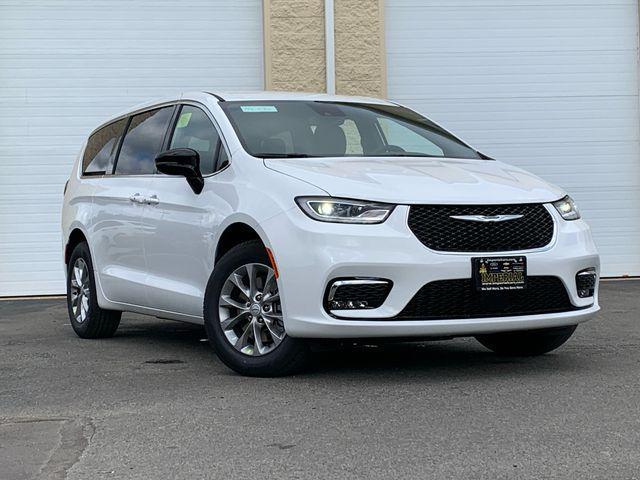new 2026 Chrysler Pacifica car, priced at $44,375