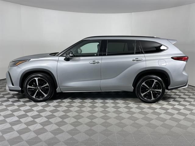 used 2022 Toyota Highlander car, priced at $40,988