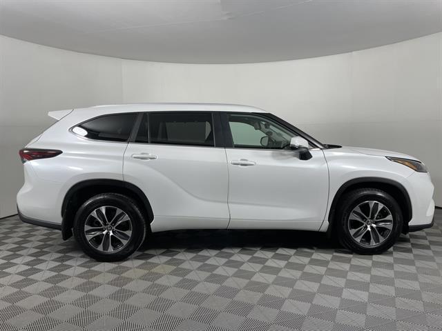 used 2024 Toyota Highlander car, priced at $40,488