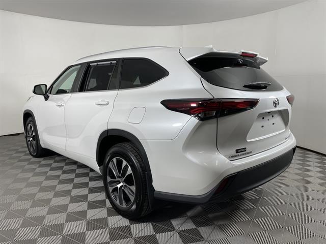 used 2024 Toyota Highlander car, priced at $40,488
