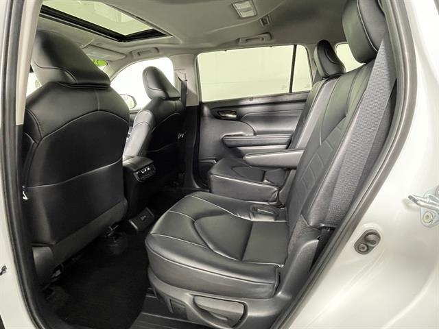 used 2024 Toyota Highlander car, priced at $40,488