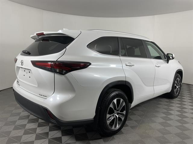 used 2024 Toyota Highlander car, priced at $40,488