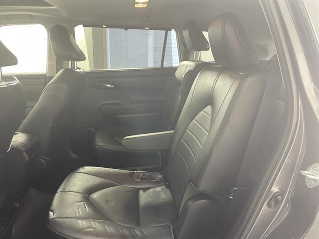 used 2022 Toyota Highlander car, priced at $37,500