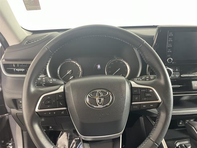 used 2022 Toyota Highlander car, priced at $37,500