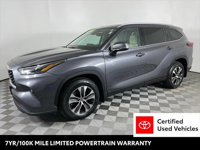 used 2022 Toyota Highlander car, priced at $37,987