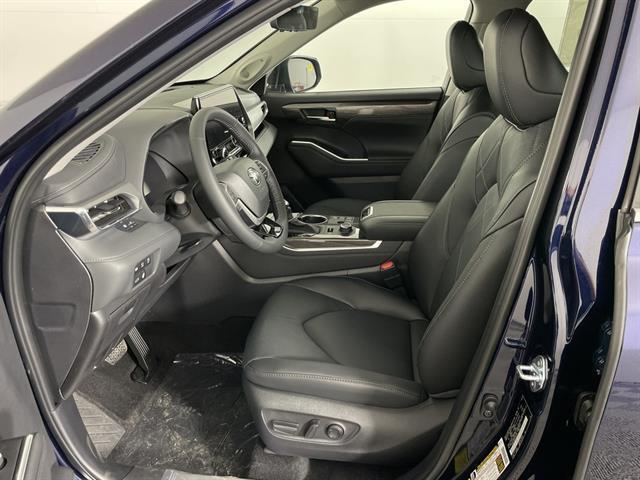 new 2025 Toyota Highlander car, priced at $54,143