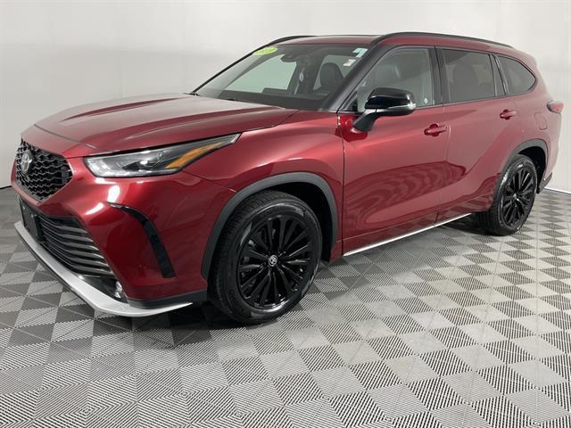 used 2023 Toyota Highlander car, priced at $42,999