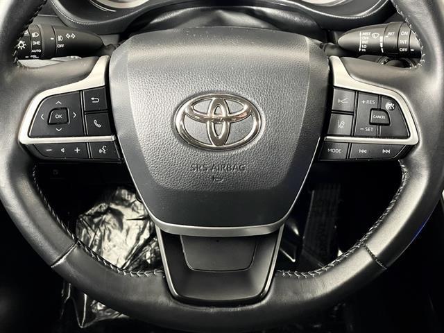 used 2022 Toyota Highlander car, priced at $33,988