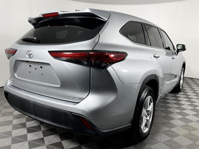 used 2022 Toyota Highlander car, priced at $33,988