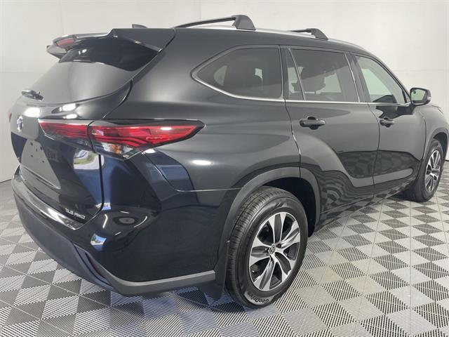 used 2022 Toyota Highlander car, priced at $38,488