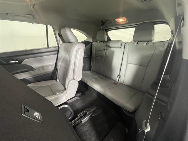 used 2022 Toyota Highlander car, priced at $38,488