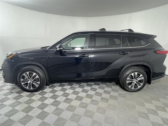 used 2022 Toyota Highlander car, priced at $38,488