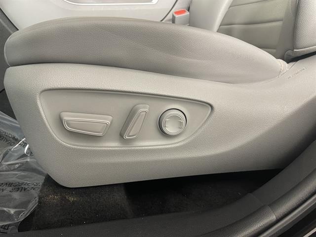 used 2022 Toyota Highlander car, priced at $38,488