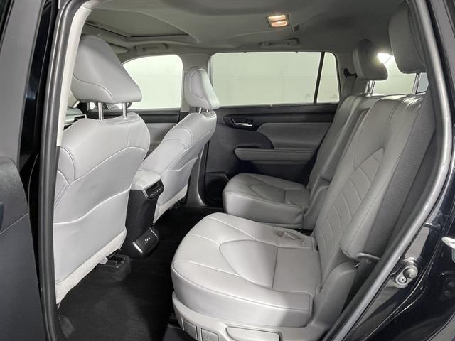 used 2022 Toyota Highlander car, priced at $39,288