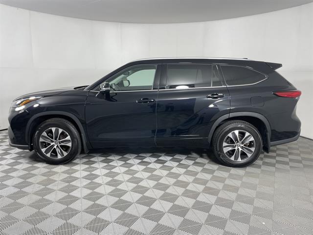 used 2022 Toyota Highlander car, priced at $39,288