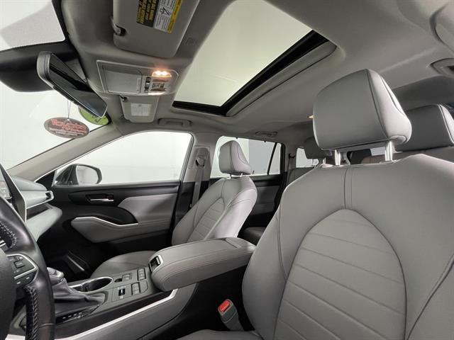 used 2022 Toyota Highlander car, priced at $39,288