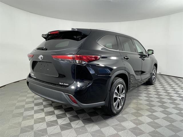used 2022 Toyota Highlander car, priced at $39,288