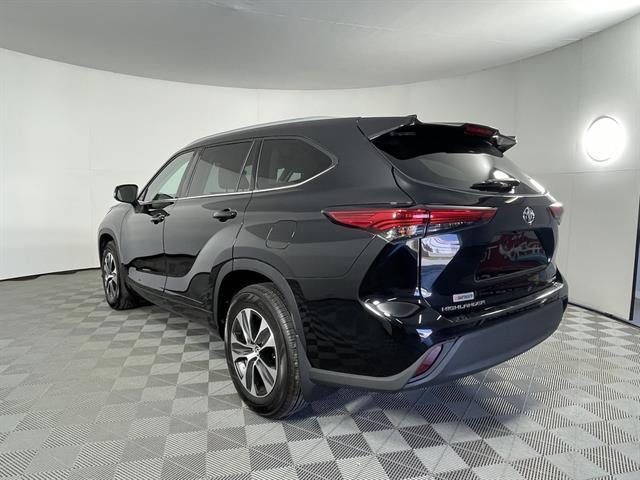 used 2022 Toyota Highlander car, priced at $39,288