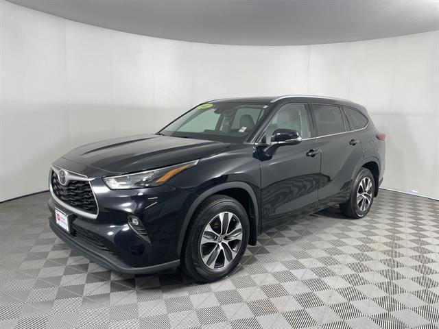 used 2022 Toyota Highlander car, priced at $39,288