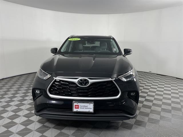 used 2022 Toyota Highlander car, priced at $39,288