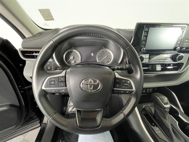 used 2022 Toyota Highlander car, priced at $39,288