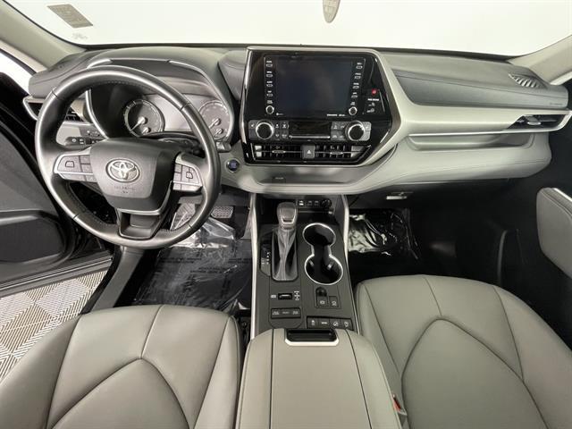 used 2022 Toyota Highlander car, priced at $39,288