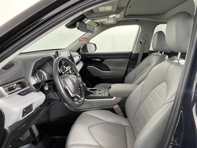 used 2022 Toyota Highlander car, priced at $39,288