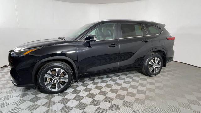 used 2023 Toyota Highlander car, priced at $40,986