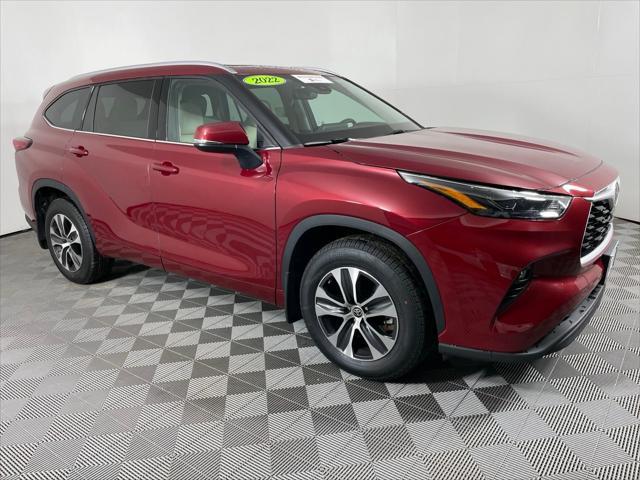 used 2022 Toyota Highlander car, priced at $37,988