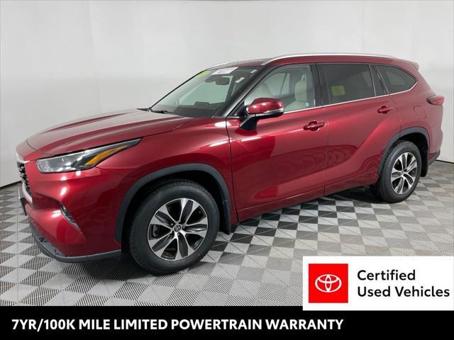 used 2022 Toyota Highlander car, priced at $37,494