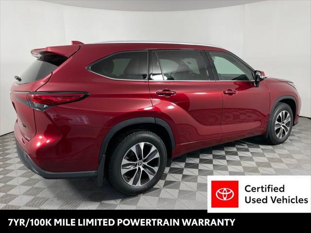 used 2022 Toyota Highlander car, priced at $37,494