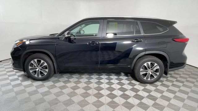 used 2023 Toyota Highlander car, priced at $40,500