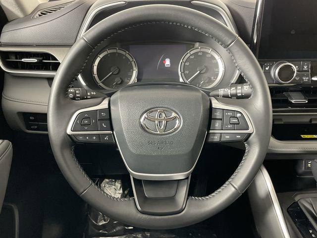 used 2023 Toyota Highlander car, priced at $40,500