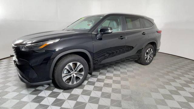 used 2023 Toyota Highlander car, priced at $40,500