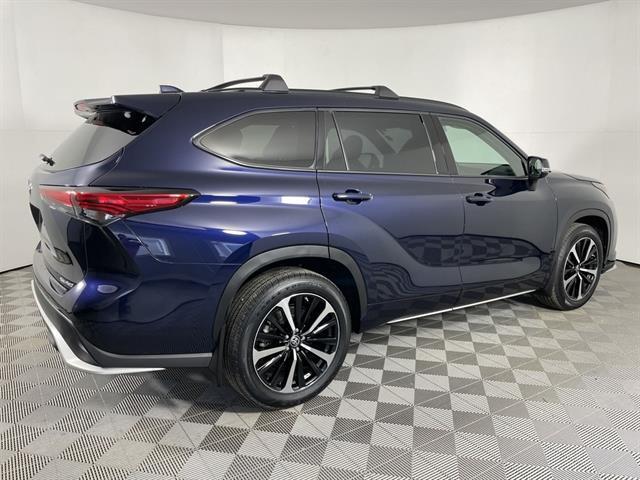 used 2022 Toyota Highlander car, priced at $40,984