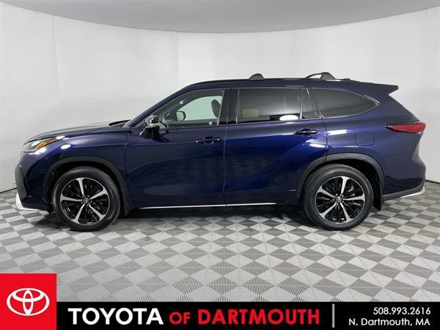 used 2022 Toyota Highlander car, priced at $40,984