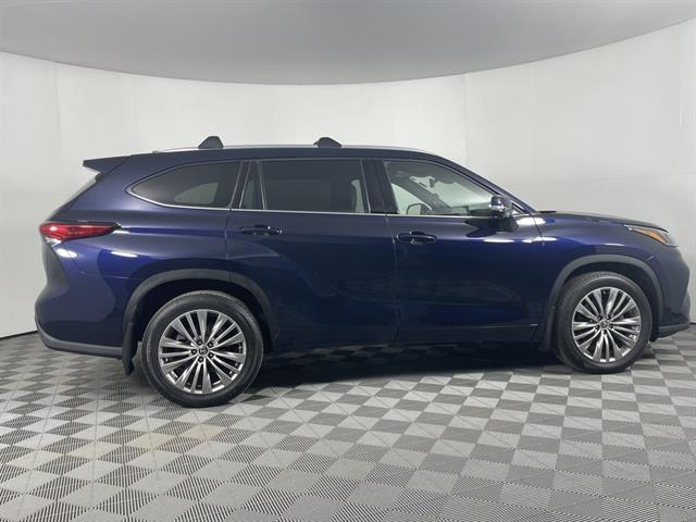 used 2023 Toyota Highlander car, priced at $42,999