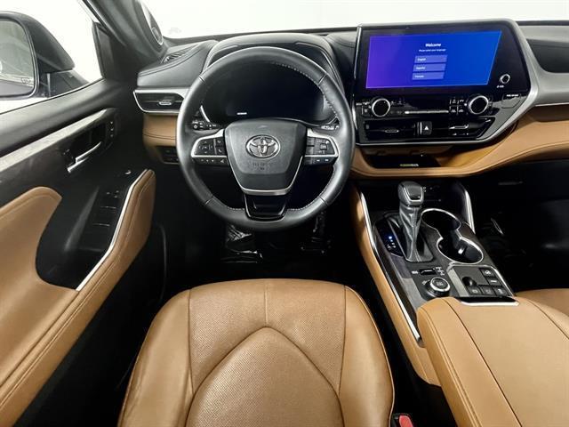 used 2023 Toyota Highlander car, priced at $42,999