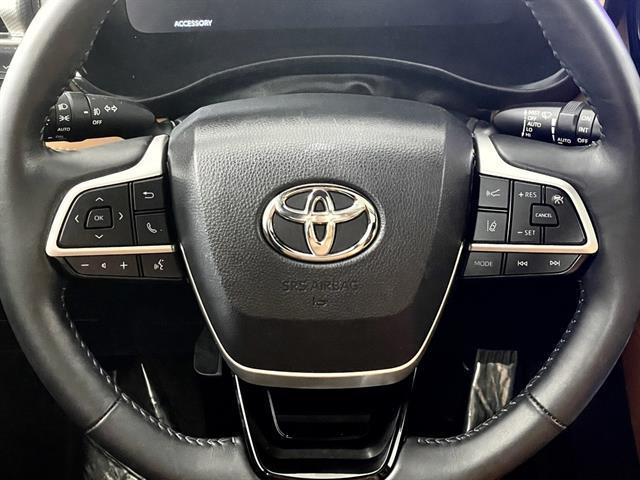 used 2023 Toyota Highlander car, priced at $42,999