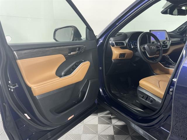 used 2023 Toyota Highlander car, priced at $42,999