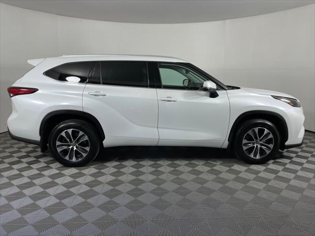 used 2022 Toyota Highlander car, priced at $36,988