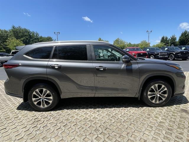 used 2023 Toyota Highlander car, priced at $41,999