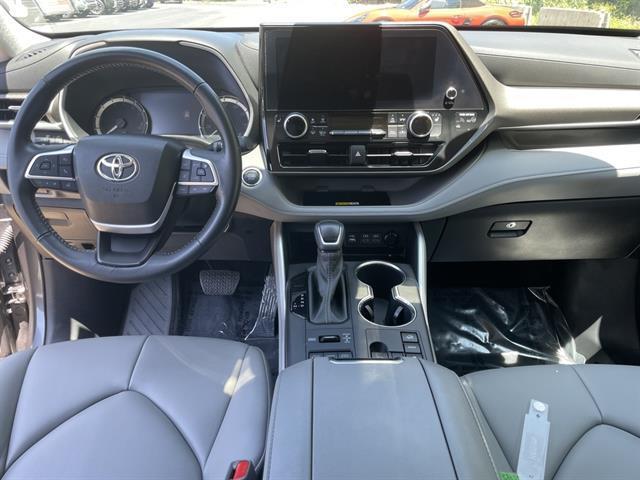 used 2023 Toyota Highlander car, priced at $41,999