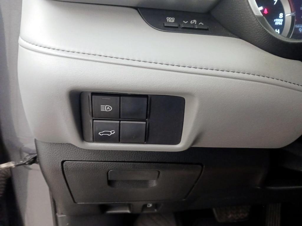 used 2020 Toyota Highlander car, priced at $31,998