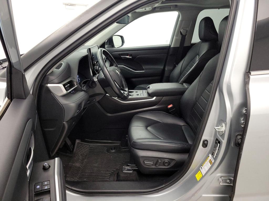 used 2021 Toyota Highlander car, priced at $38,998