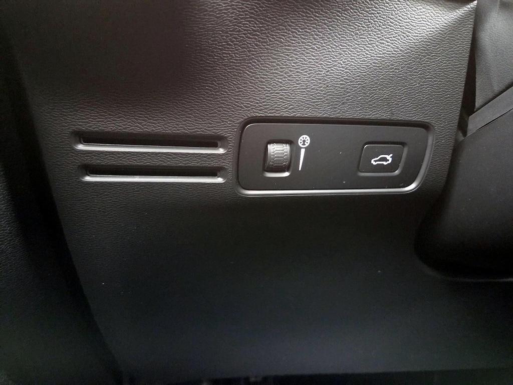 used 2022 Volvo XC40 car, priced at $29,998