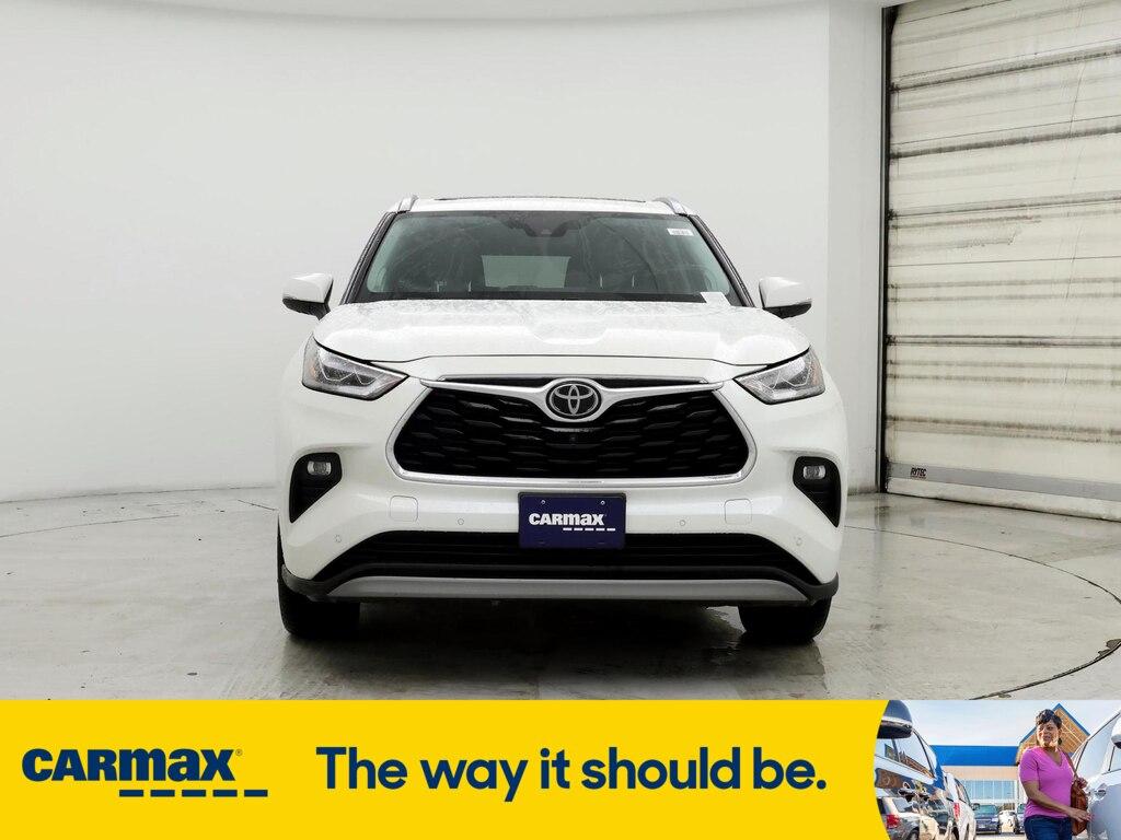 used 2021 Toyota Highlander car, priced at $39,998